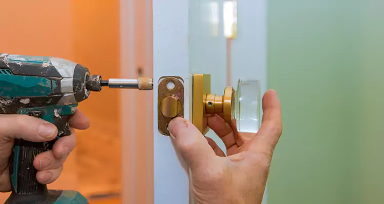 Broken Door Knob Fix in Delray Beach, FL