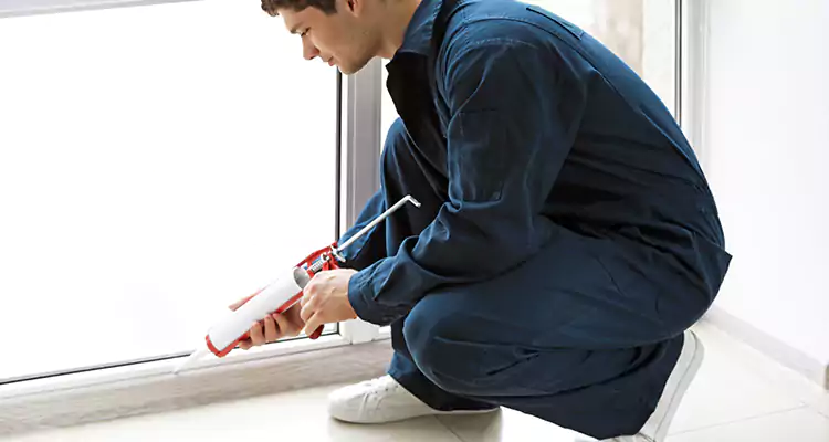 Window Glass Caulk Repair in Delray Beach, FL